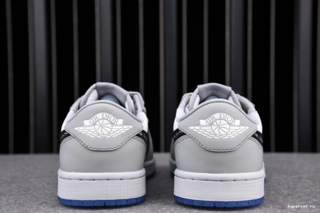 1 LOW shoe X CN8607-002 (DR OG box) JORDAN DR 0522